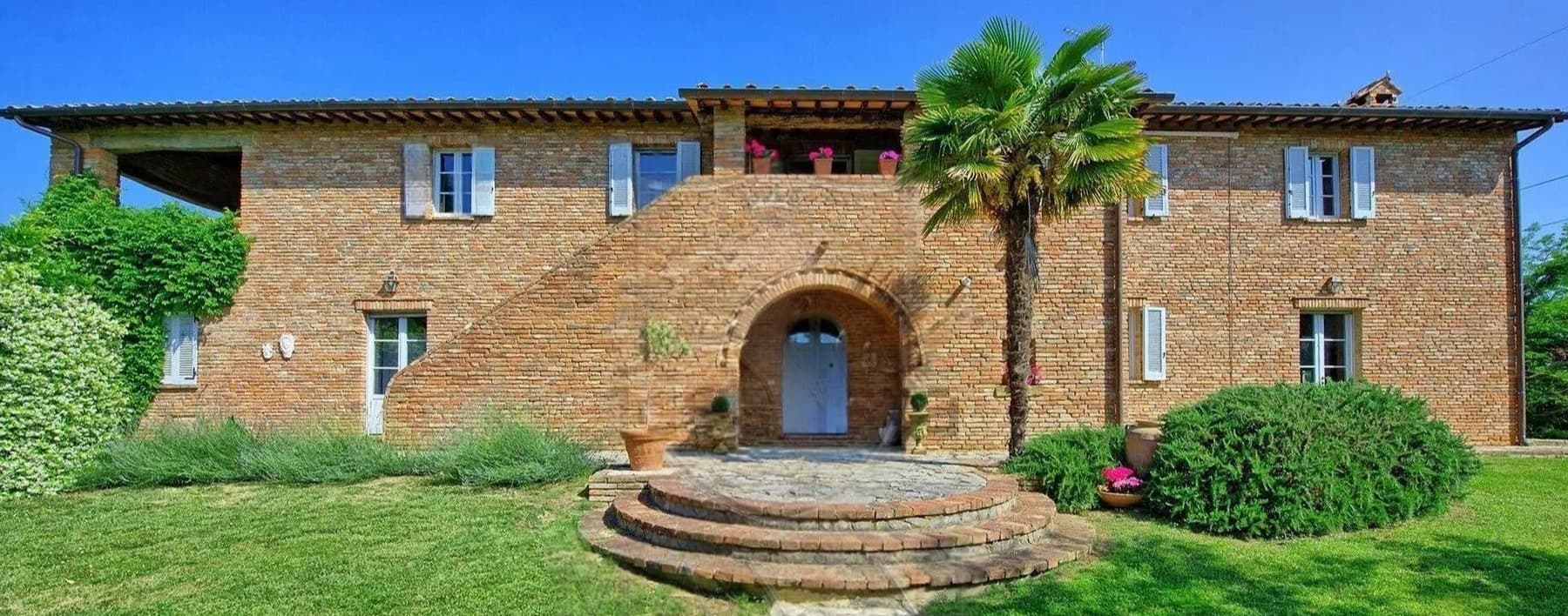 Casale con Piscina e Vista Lago a I Giorgi, Umbria