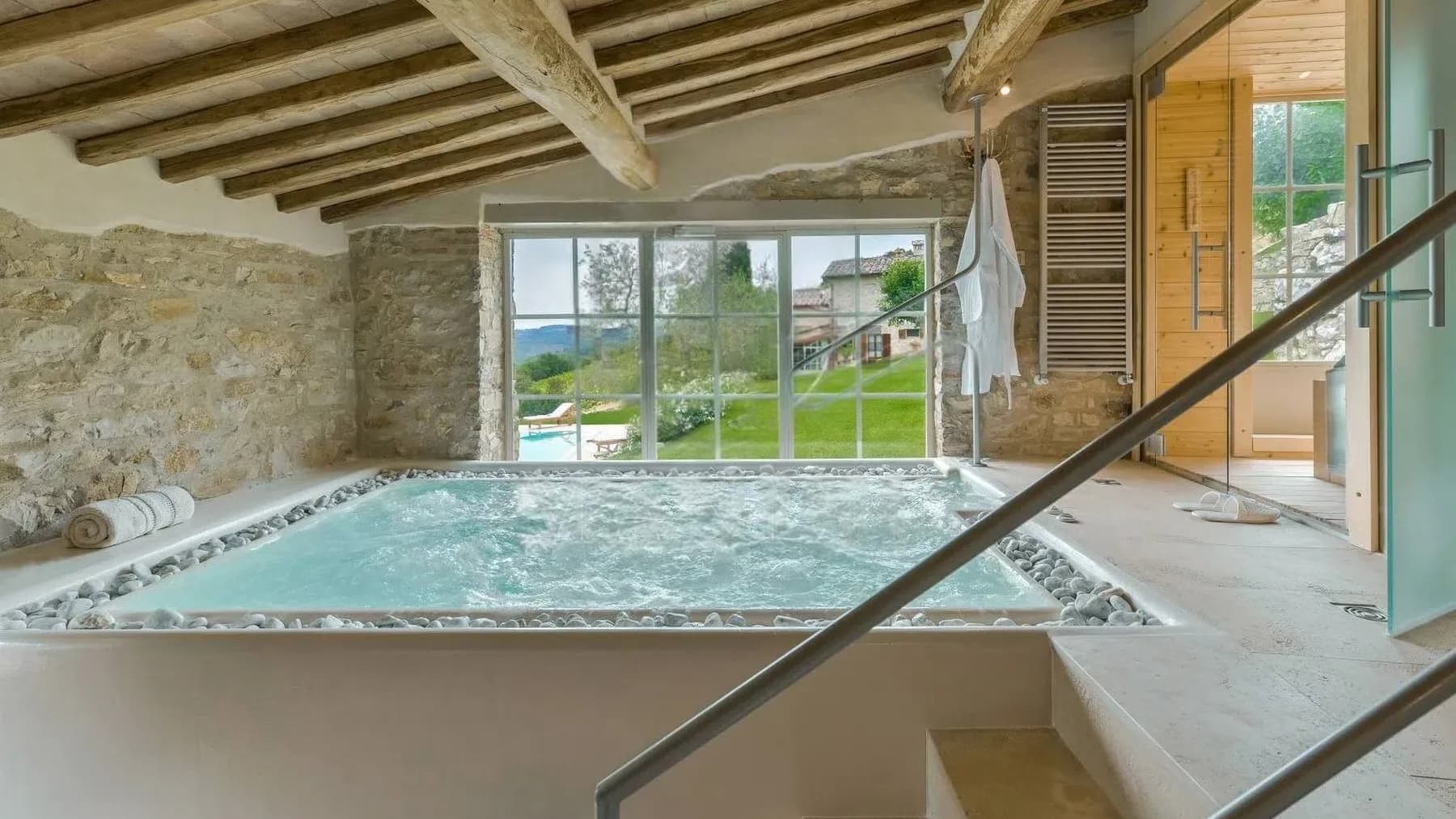 Casale con piscina e Spa nel Chianti, Radda in Chianti