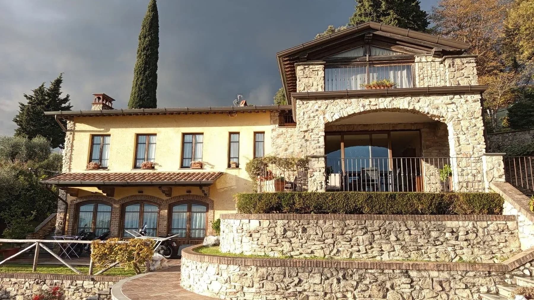 Villa panoramica vista mare a Corsanico, Toscana