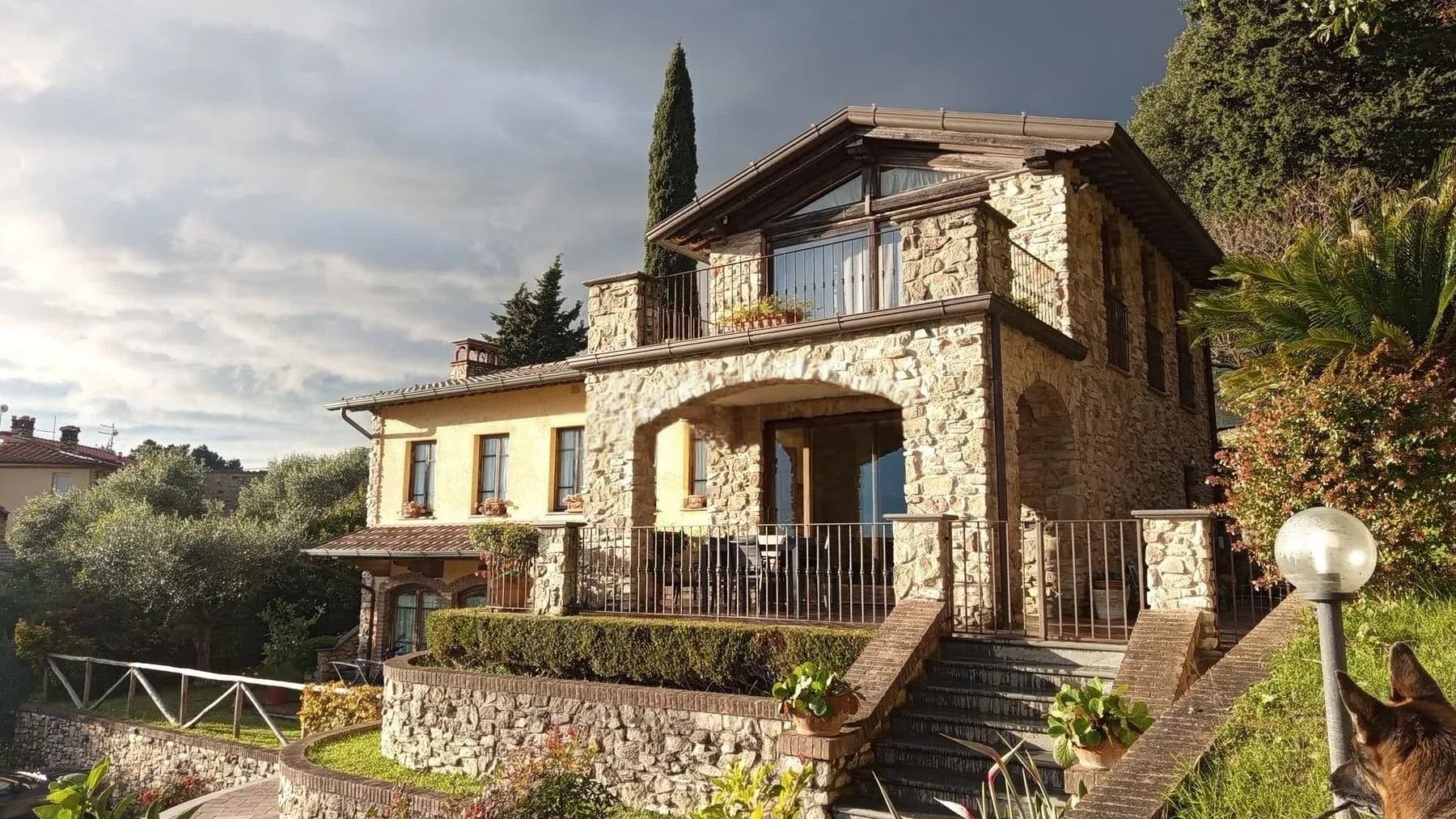 Villa panoramica vista mare a Corsanico, Toscana