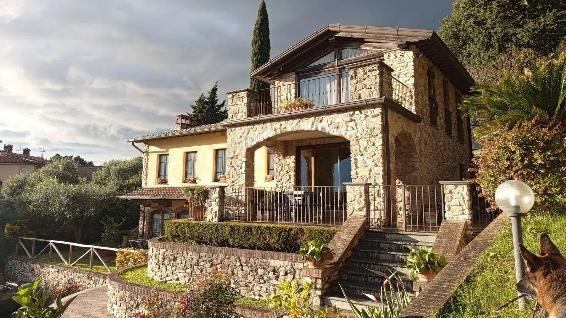 Villa panoramica vista mare a Corsanico, Toscana