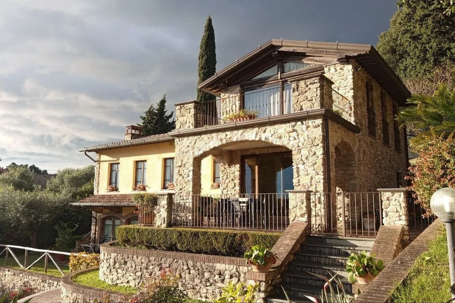 Villa panoramica vista mare a Corsanico, Toscana
