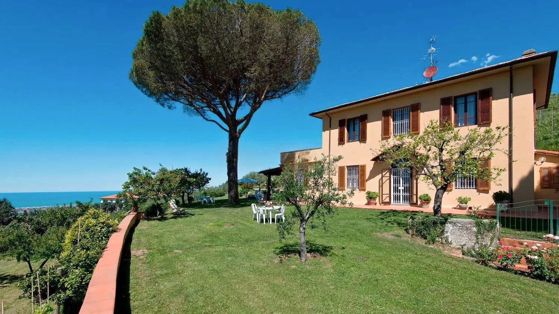 Villa a Corsanico con vista mare e piscina, Toscana