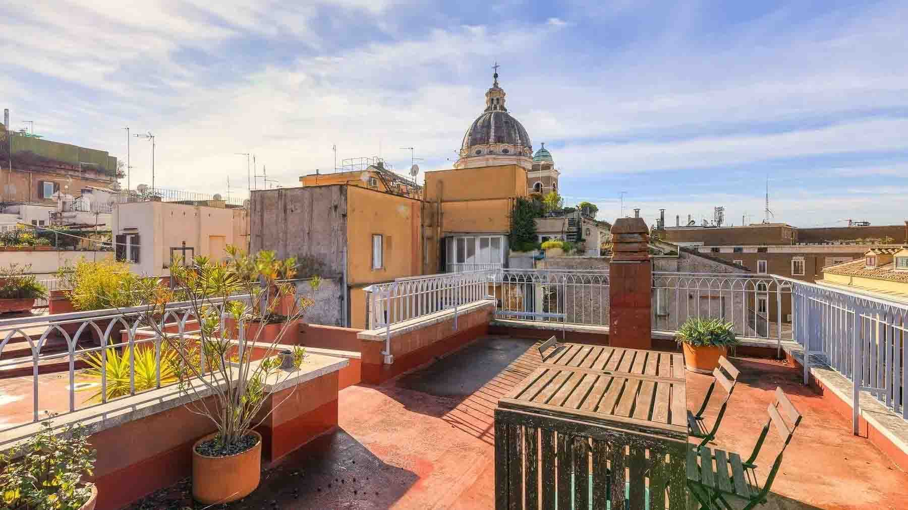 Attico panoramico a Roma, vicino Piazza di Spagna