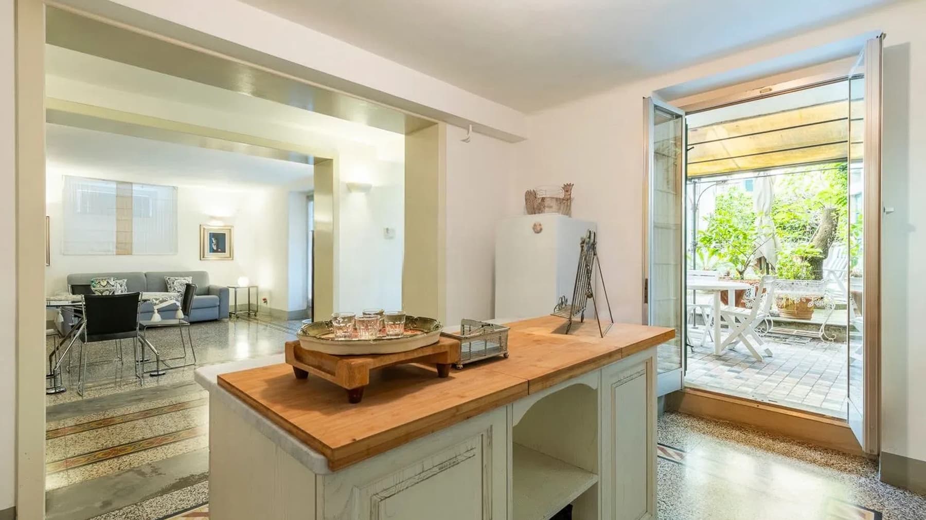Villa d'epoca con giardino e garage a Firenze