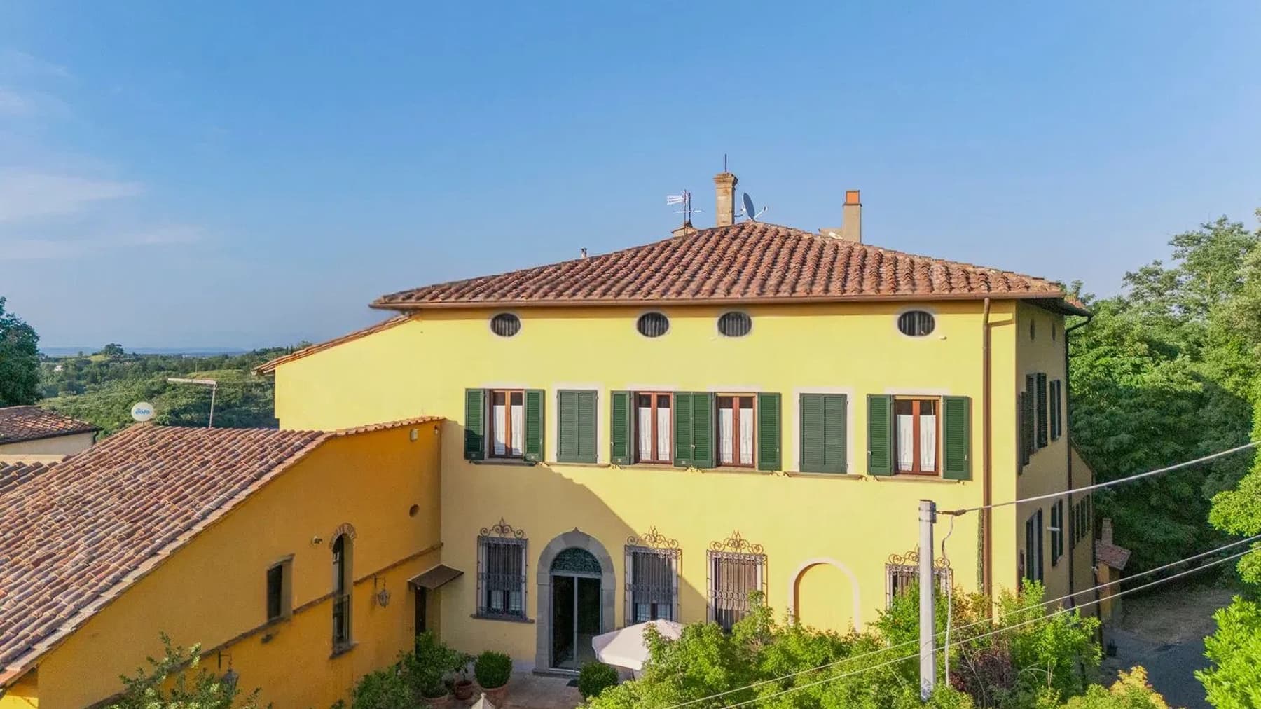 Charming Villa in Lari, Tuscany's Scenic Beauty
