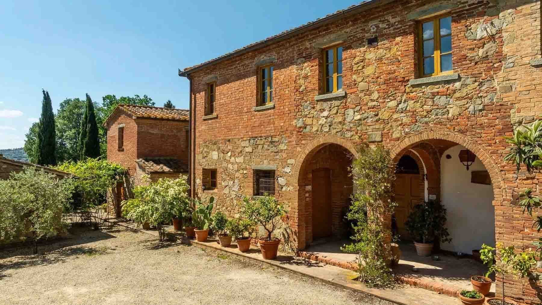 Casale in Toscana con Piscina e Terreno, Foiano della Chiana