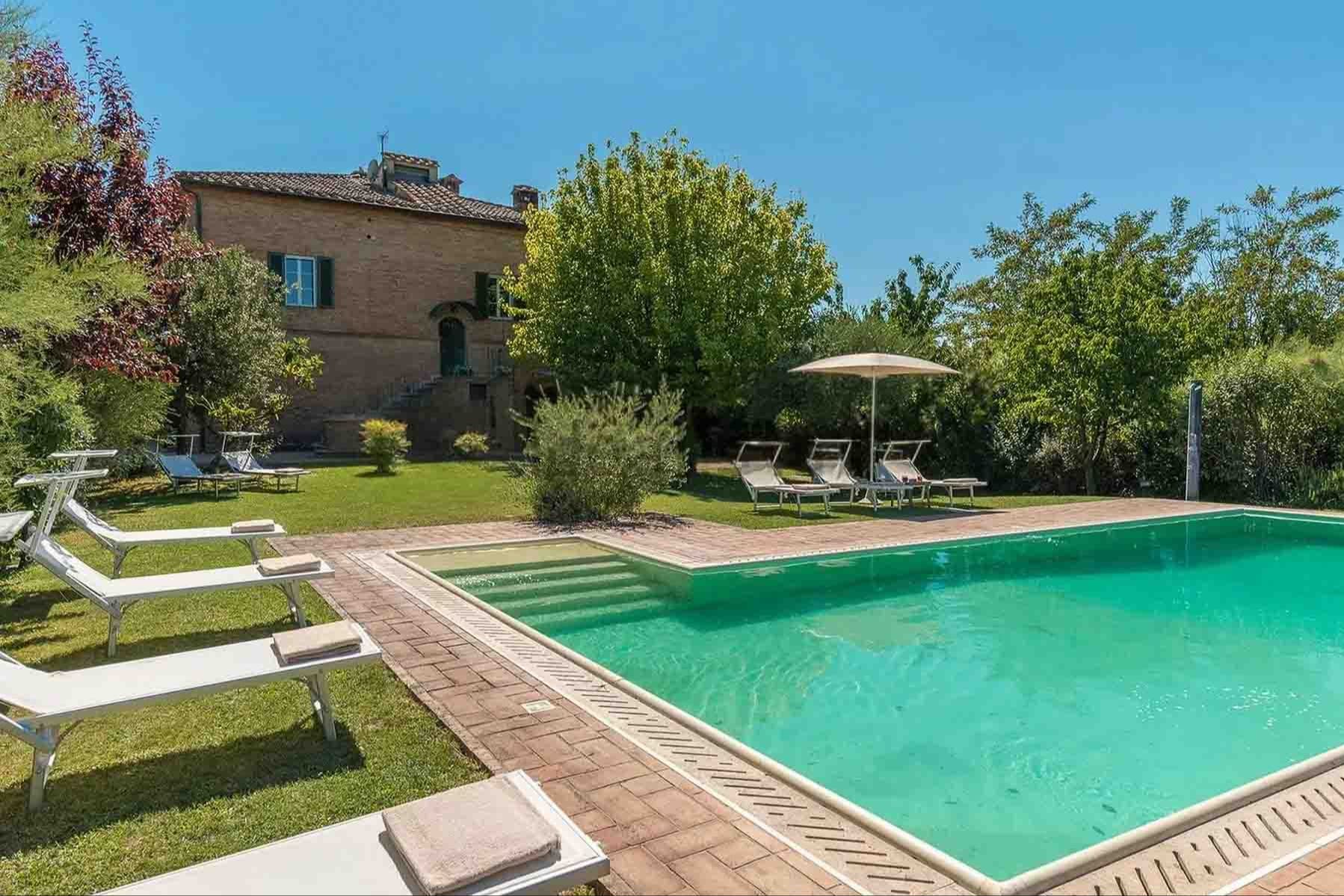 Casale ristrutturato con piscina a Sovicille, Toscana