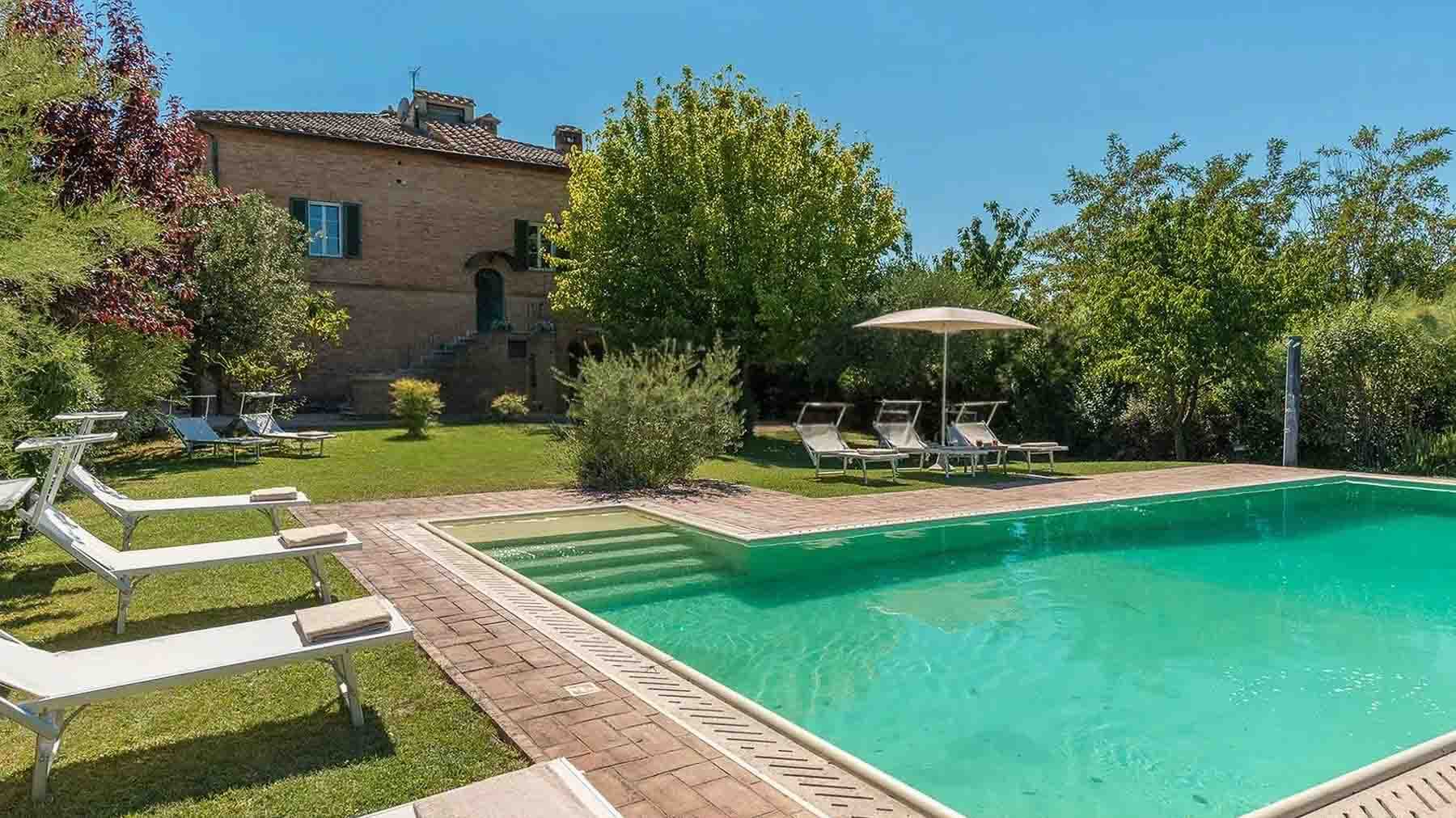 Casale ristrutturato con piscina a Sovicille, Toscana