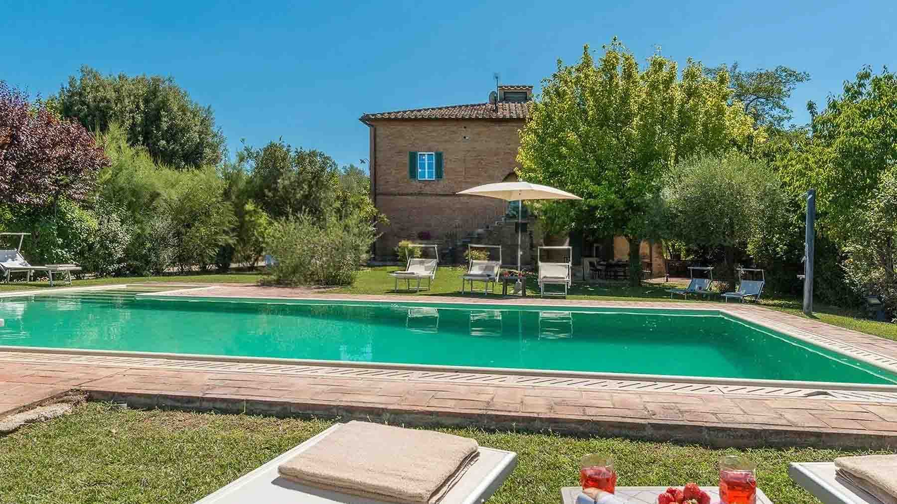 Casale ristrutturato con piscina a Sovicille, Toscana