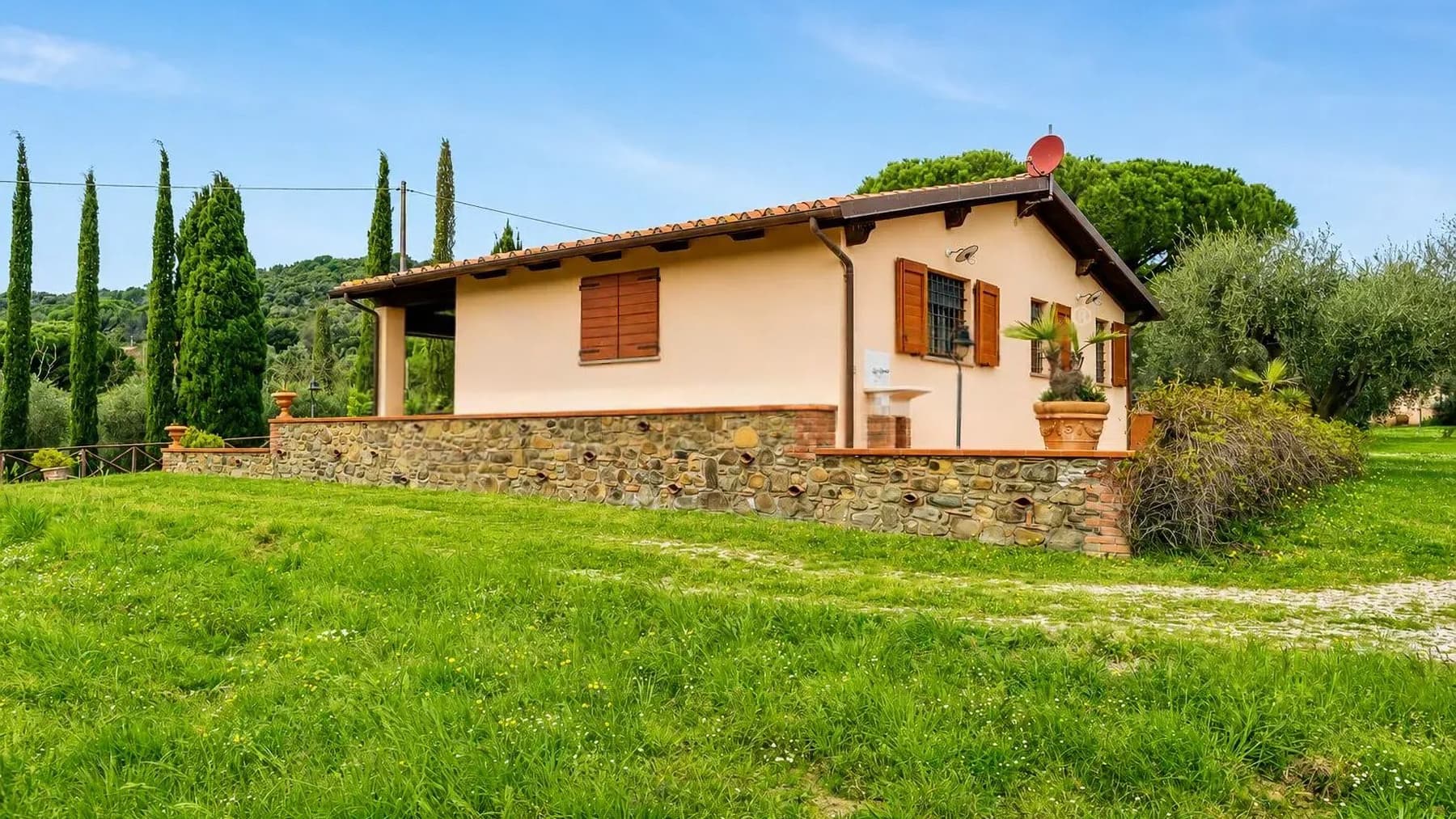 Casale a Castiglione della Pescaia, immerso nel verde toscano