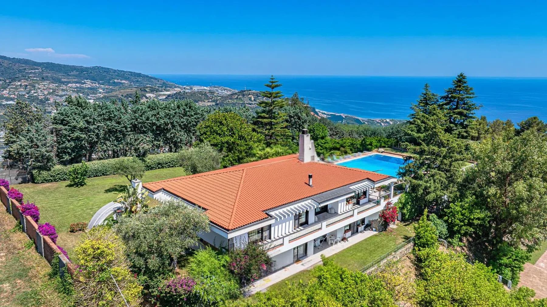 Villa panoramica con piscina a Sanremo, Riviera Ligure