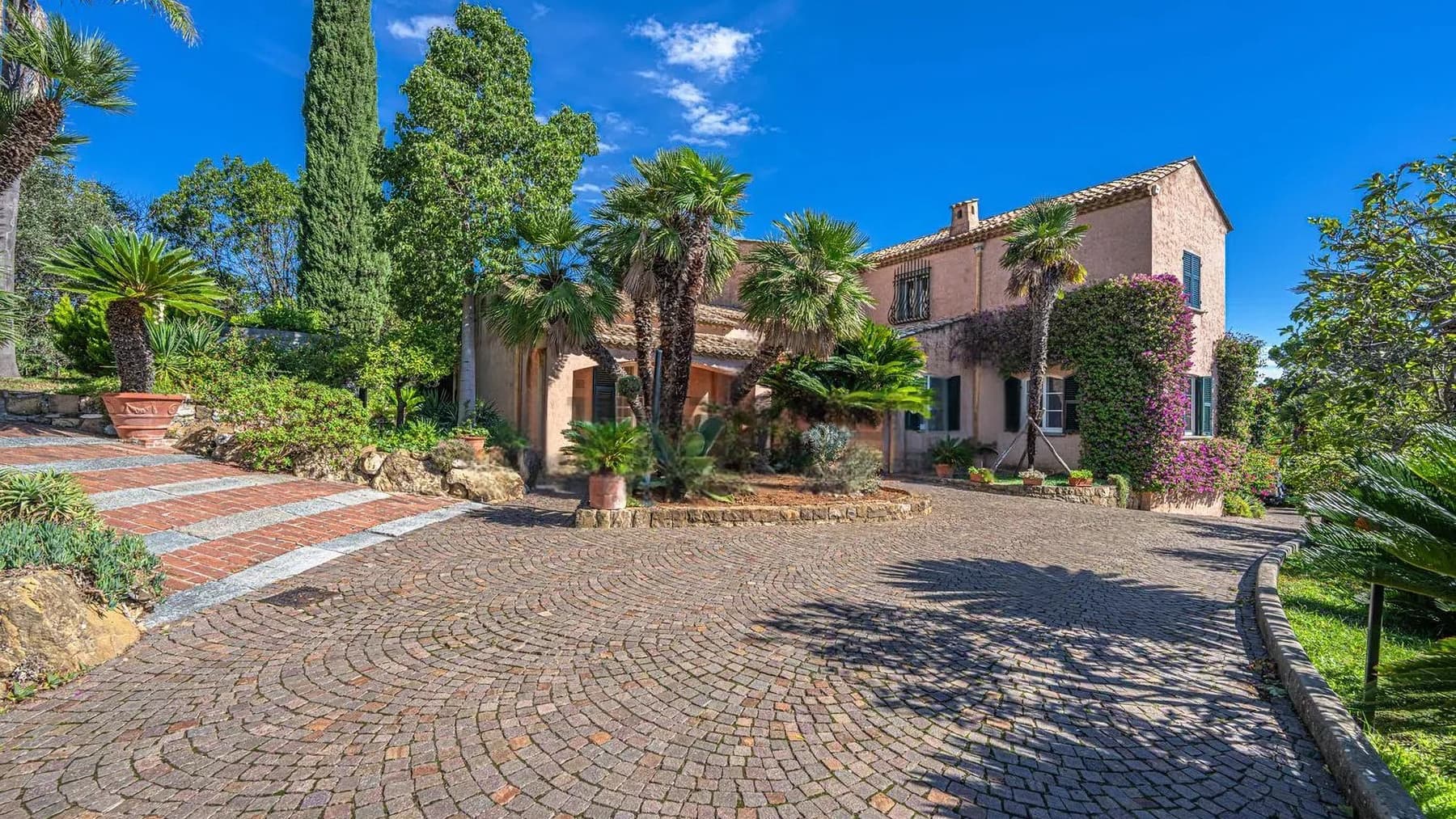 Villa di prestigio a Sanremo con vista mare, 700 mq