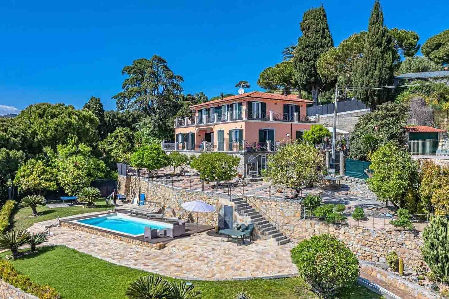Villa con Vista Mare Mozzafiato a Bordighera