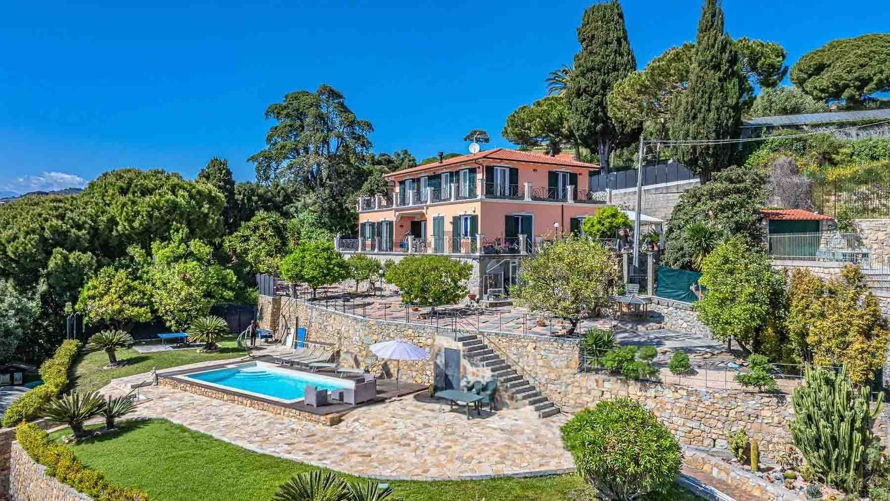 Villa con Vista Mare Mozzafiato a Bordighera