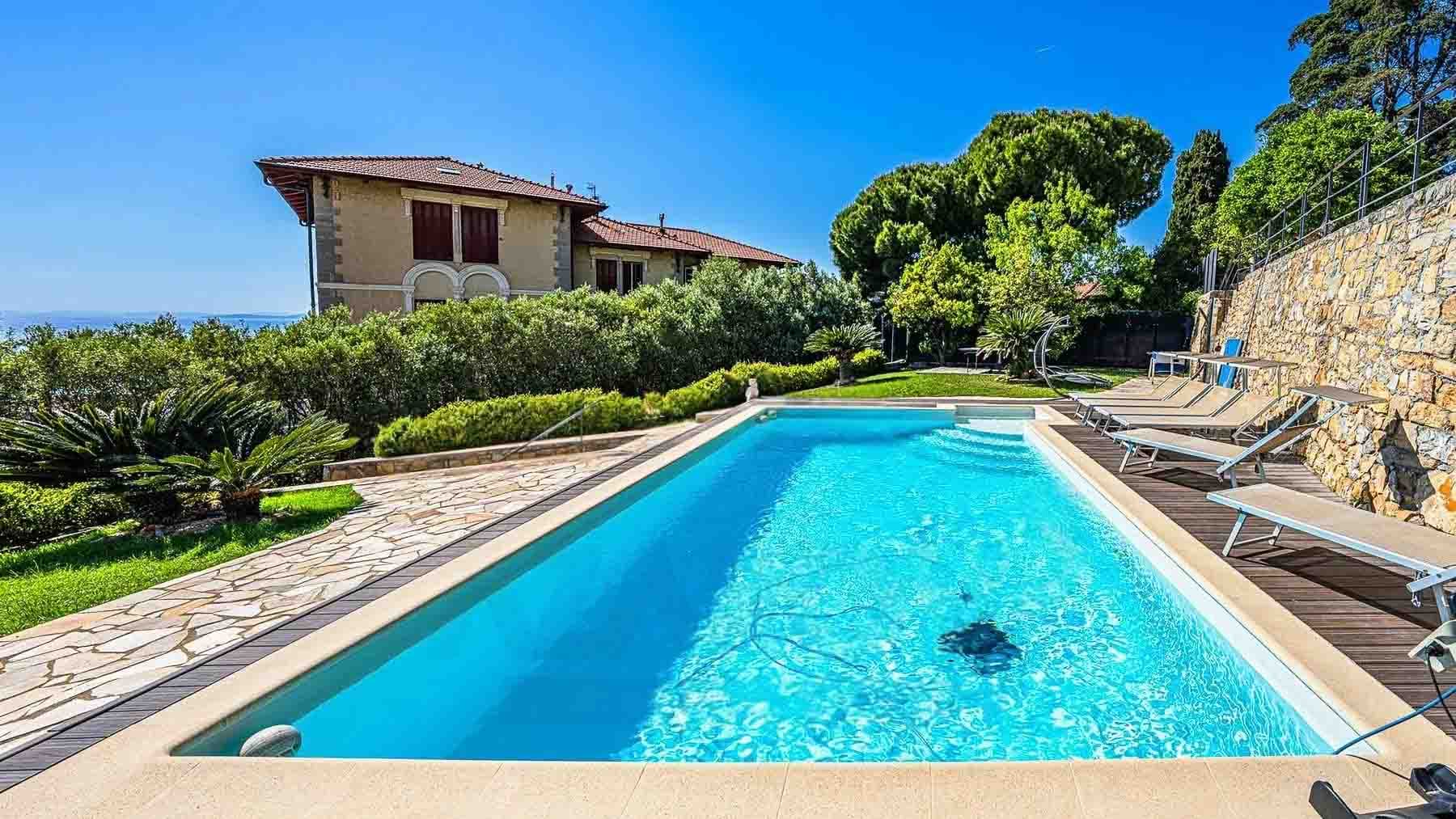 Villa con Vista Mare Mozzafiato a Bordighera