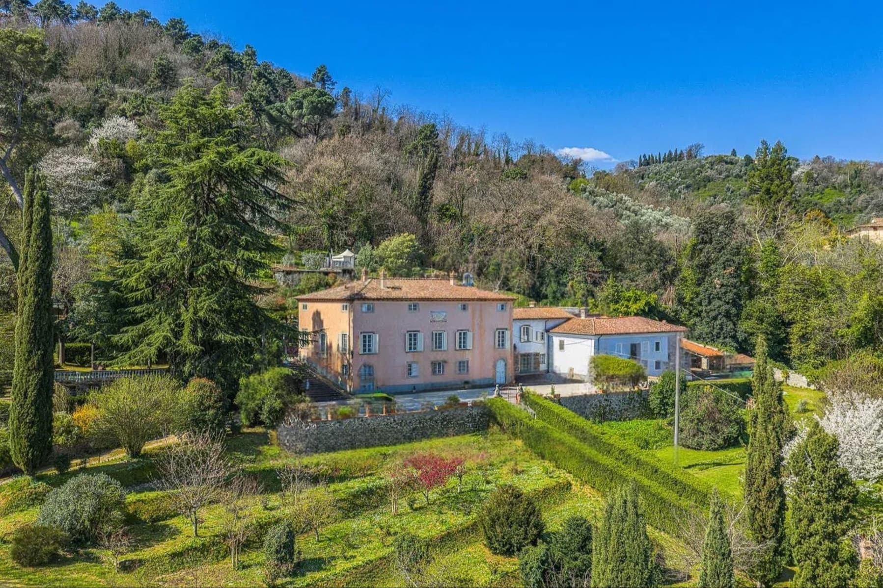 Charming Villa in Lucca, Tuscany