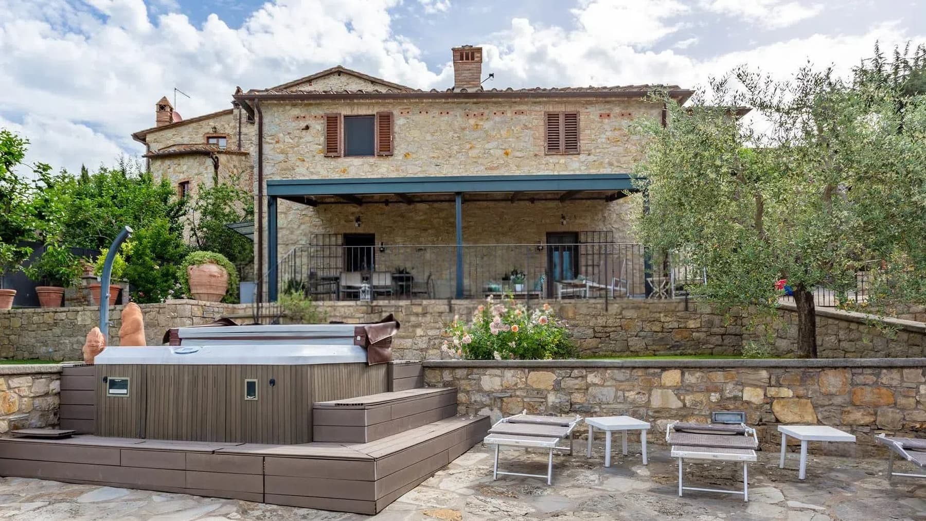 Estate-Complex in Casanova D'ama, Tuscany