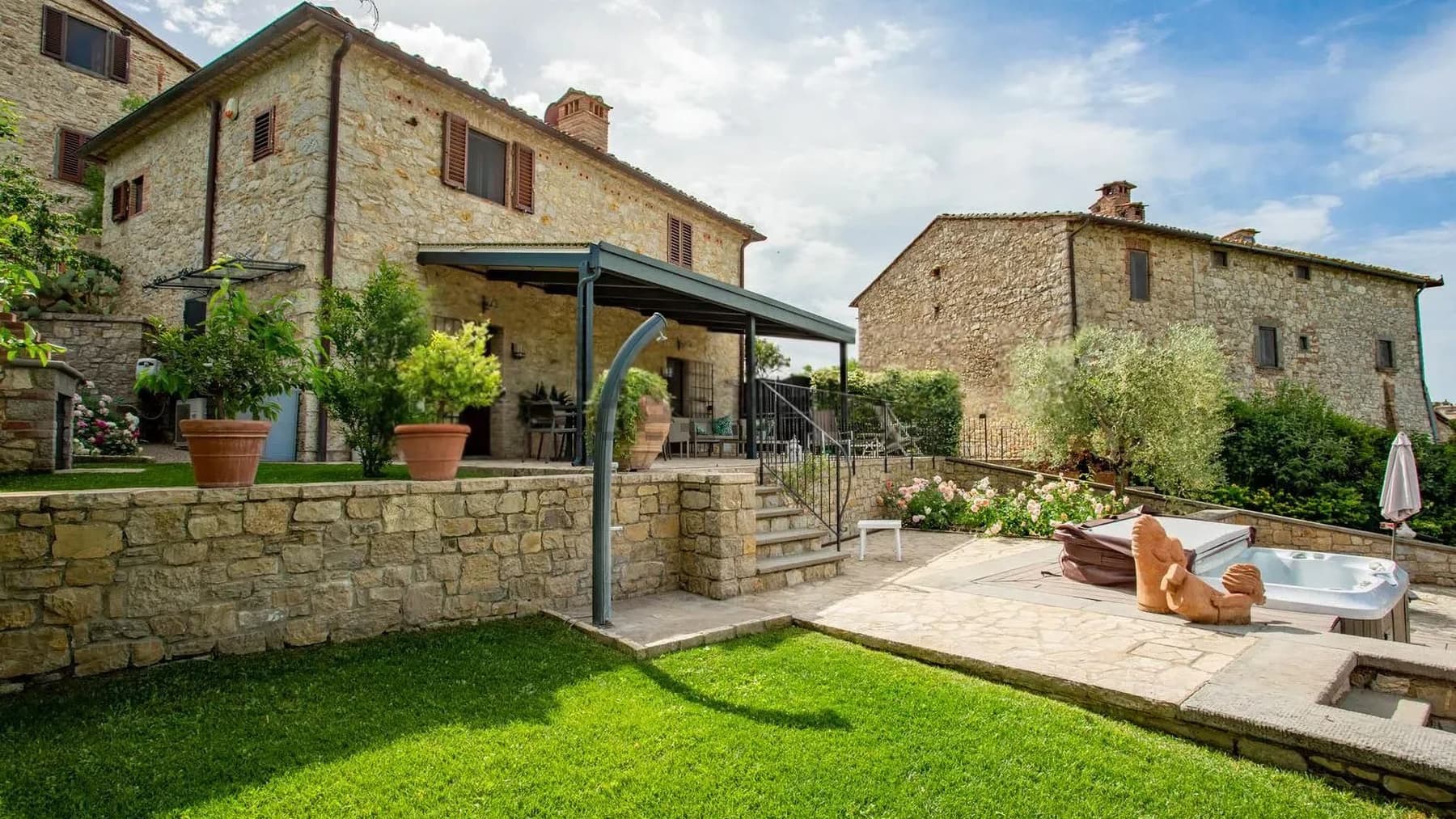 Estate-Complex in Casanova D'ama, Tuscany