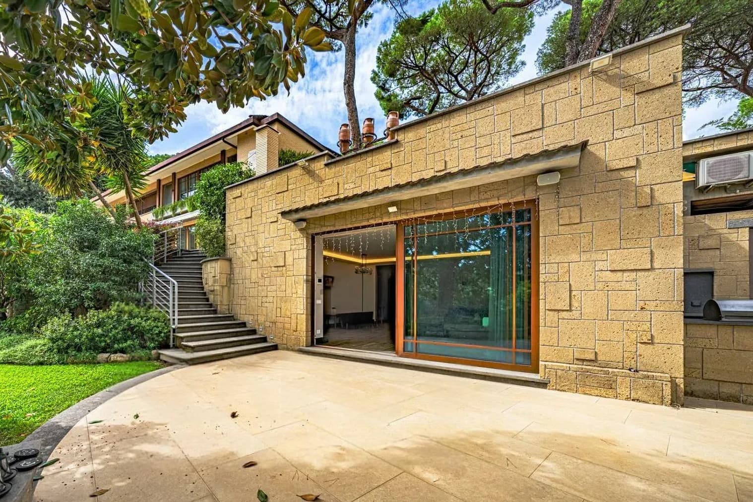 Elegant Villa in Rome, Lazio