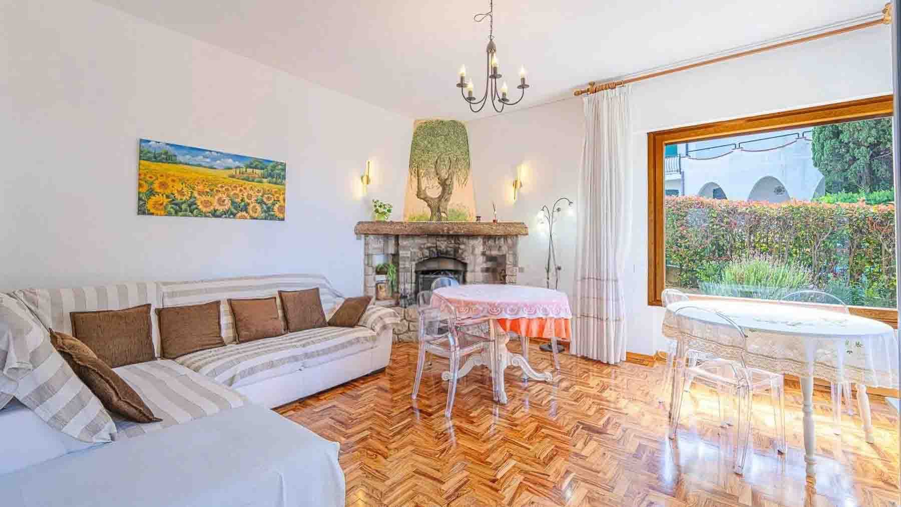 Interiors (9)