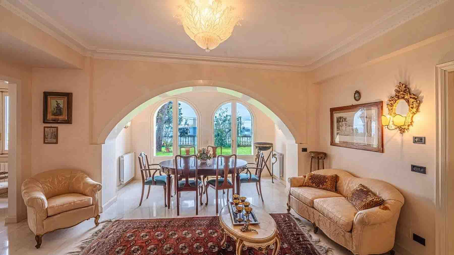 Villa storica a Sanremo, 500 mq vicino al mare