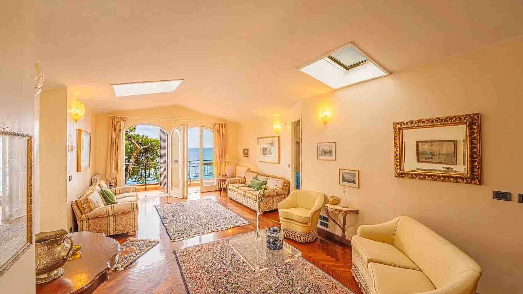 Villa storica a Sanremo, 500 mq vicino al mare