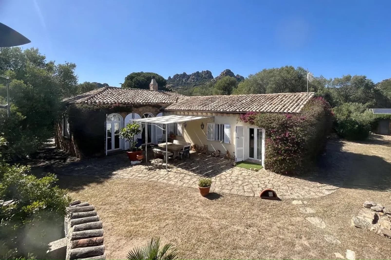 Villa storica con vista mare a San Pantaleo, Sardegna