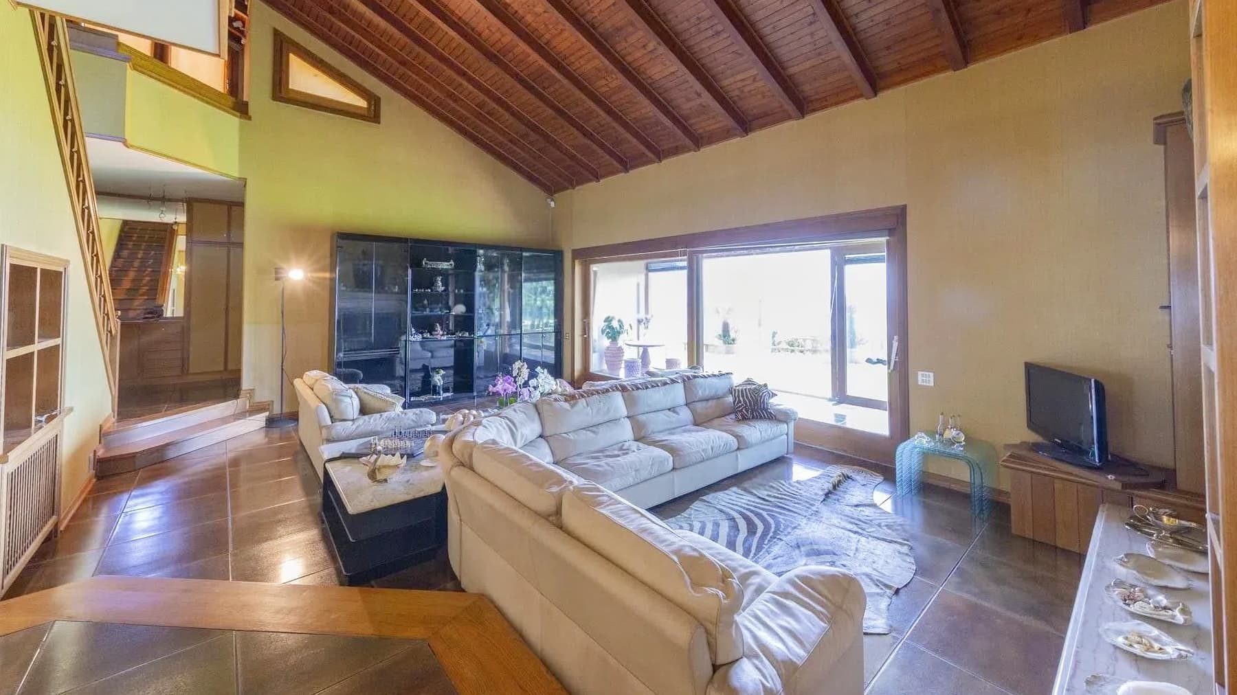 Interiors (7)