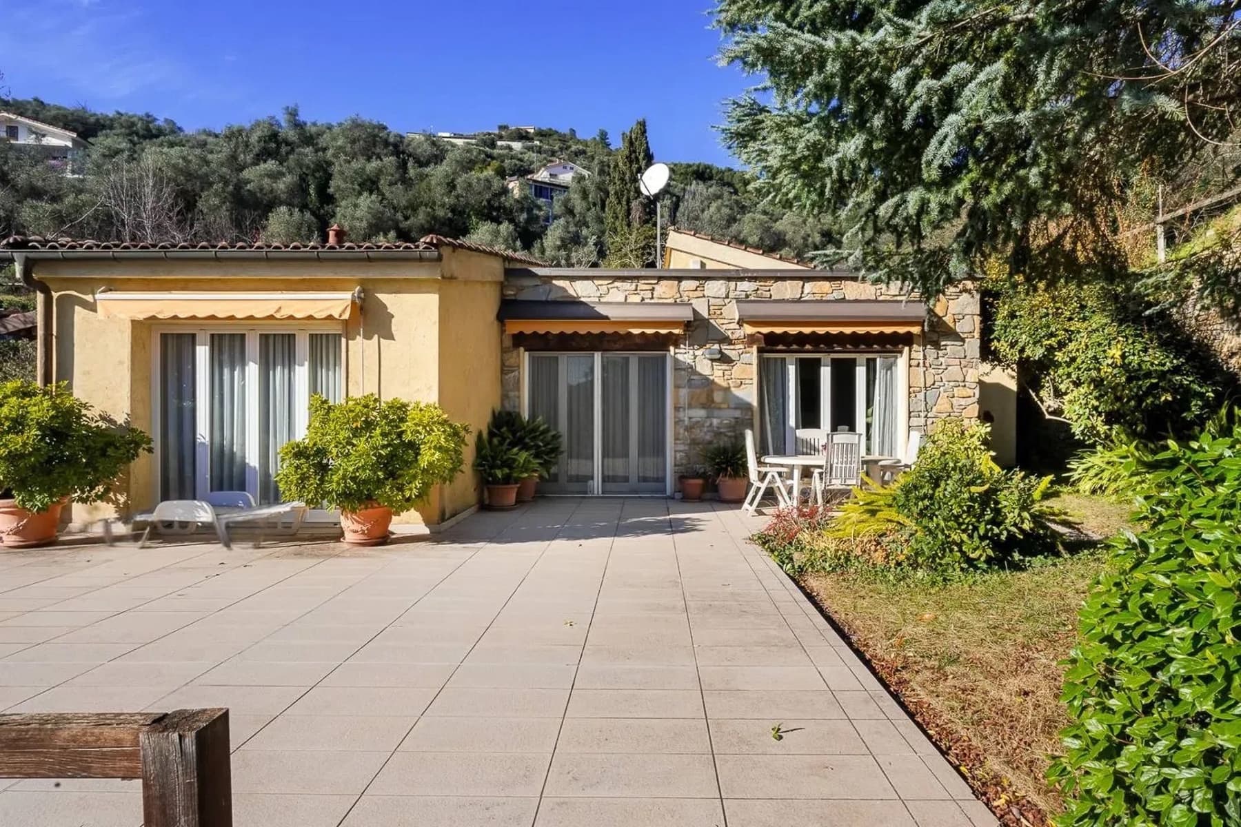 Villa esclusiva a Sanremo con vista mare e piscina