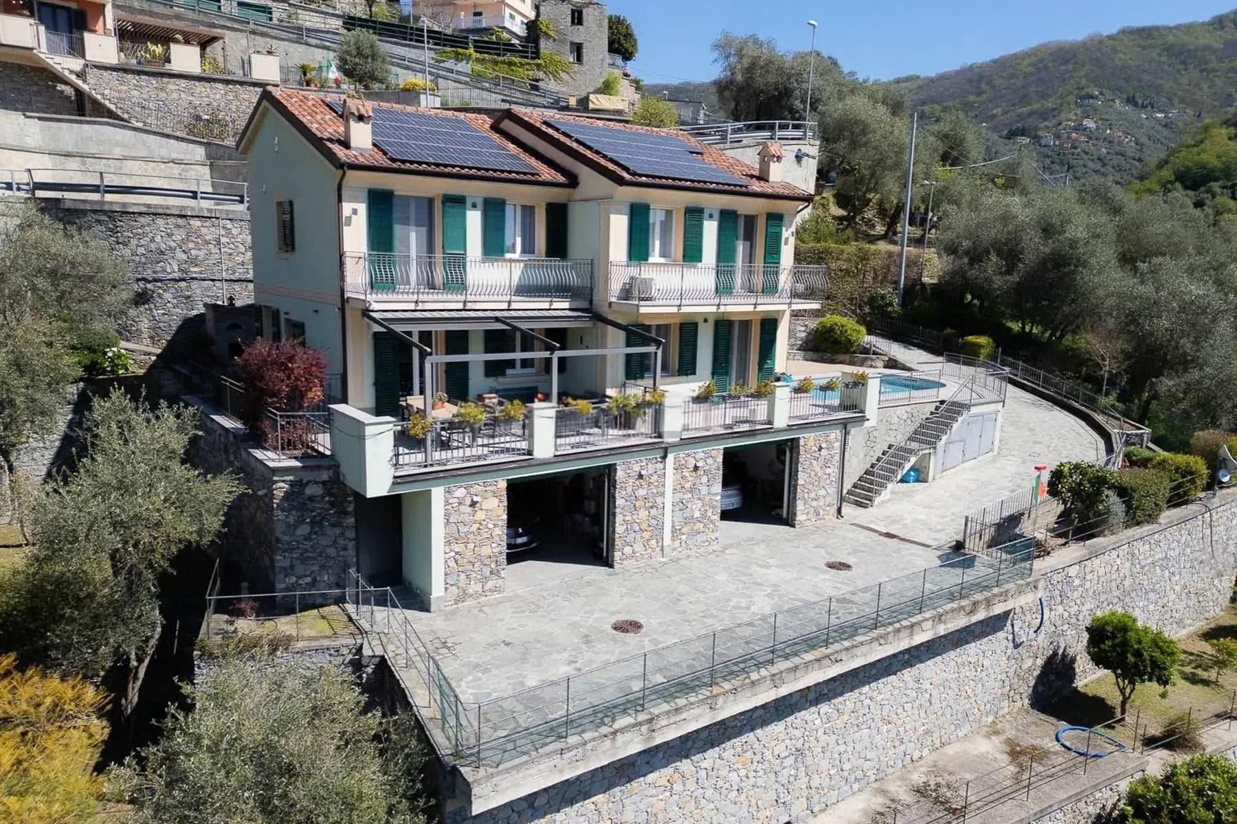 Villa panoramica a Corticella immersa nel verde