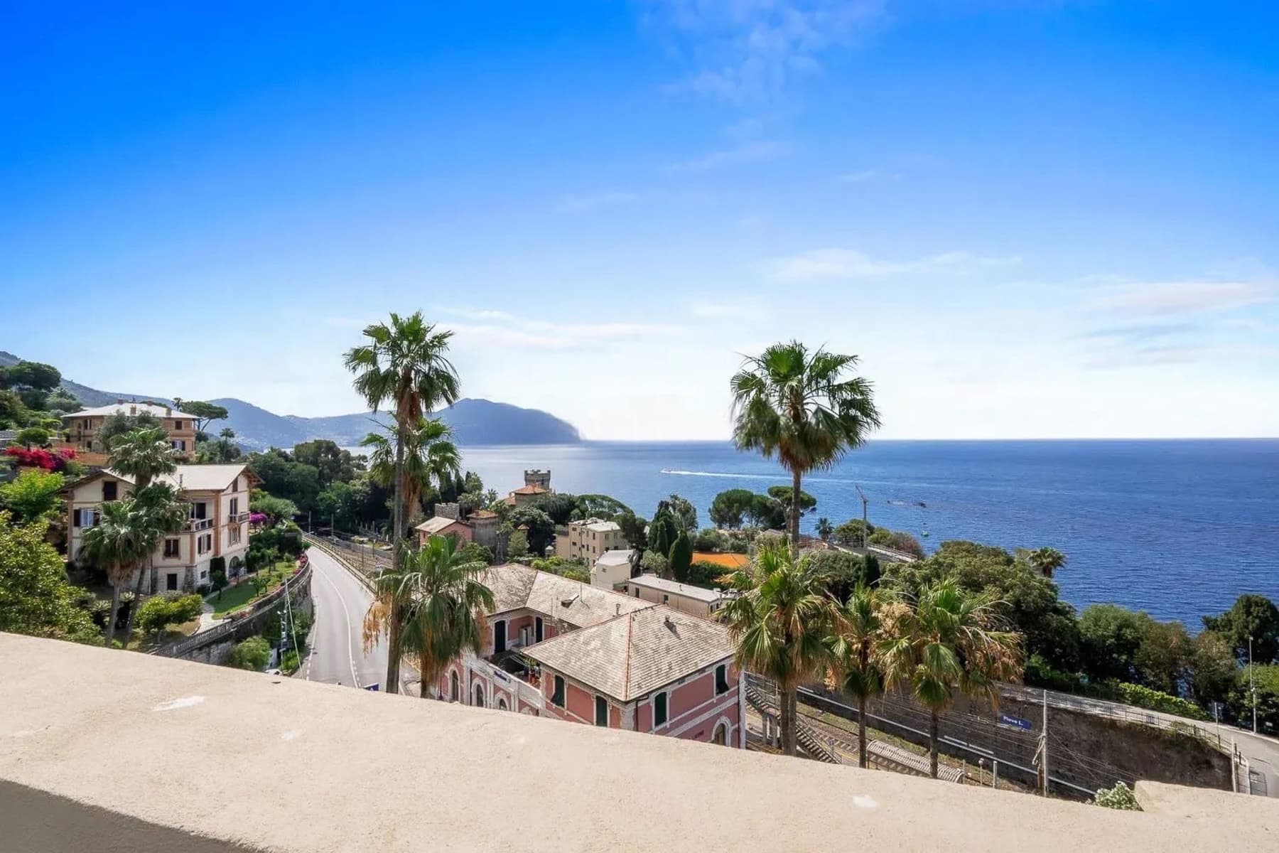 Appartamento esclusivo a Pieve Ligure con vista mare