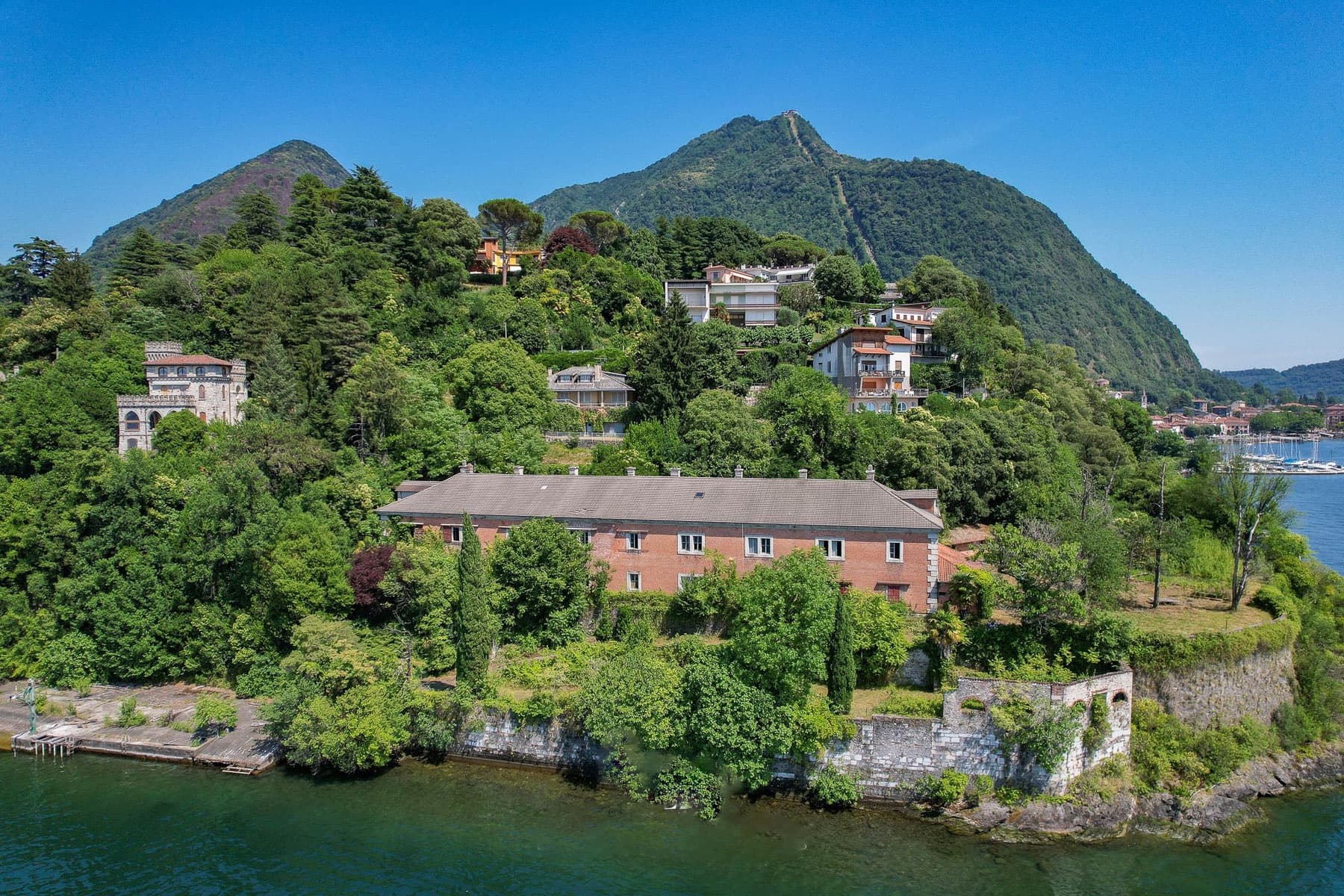 Villa by Lago Maggiore in Laveno-Mombello, Lombardy