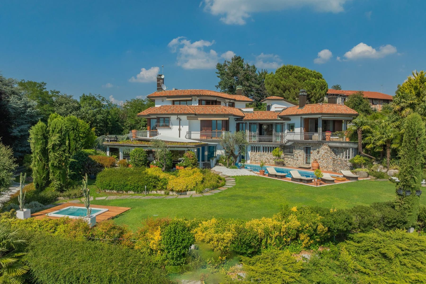 Villa panoramica a Besozzo, vista Lago Maggiore