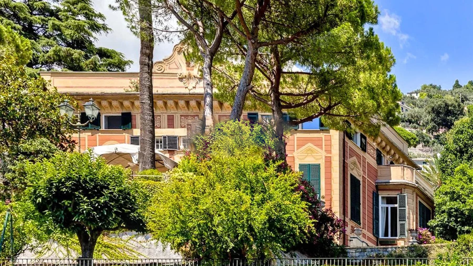 Appartamento esclusivo a Genova con vista mare e giardino