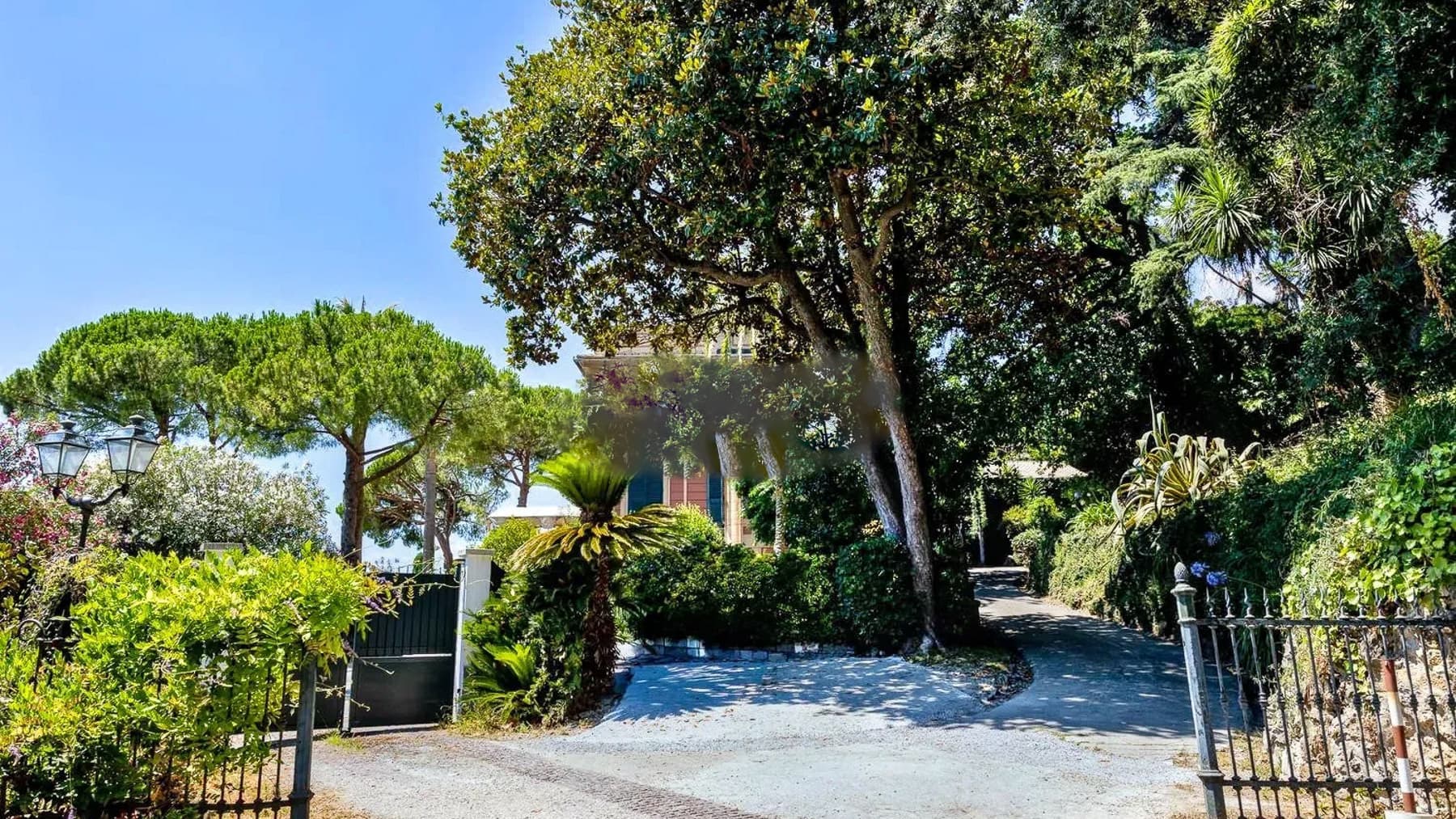 Appartamento esclusivo a Genova con vista mare e giardino