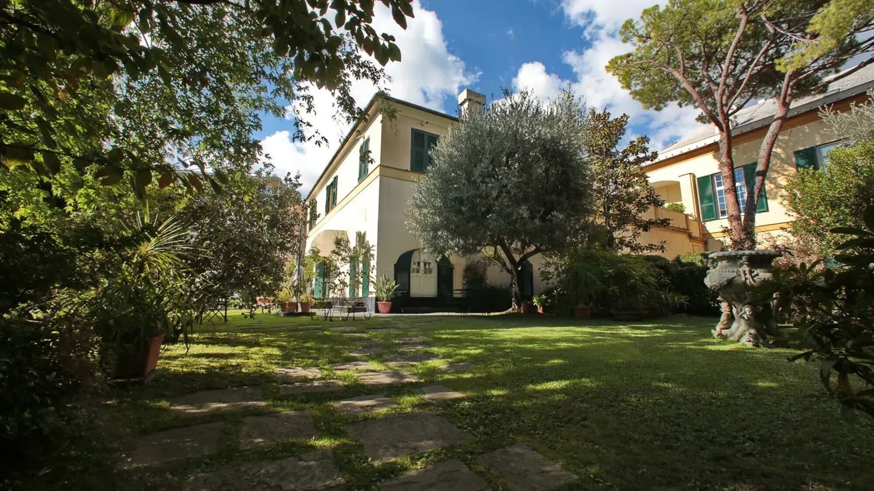Villa indipendente con piscina a Genova Quarto