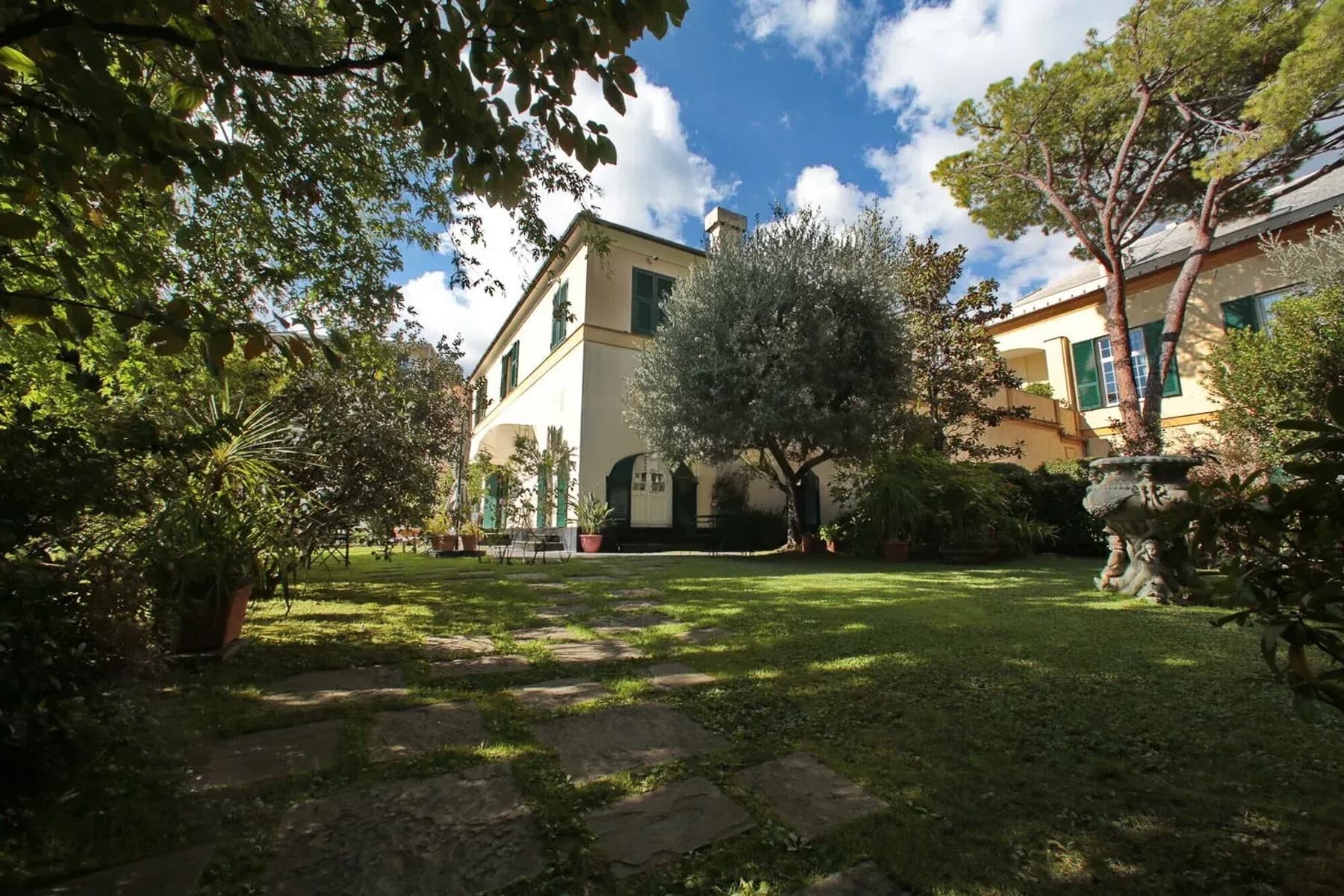 Villa indipendente con piscina a Genova Quarto