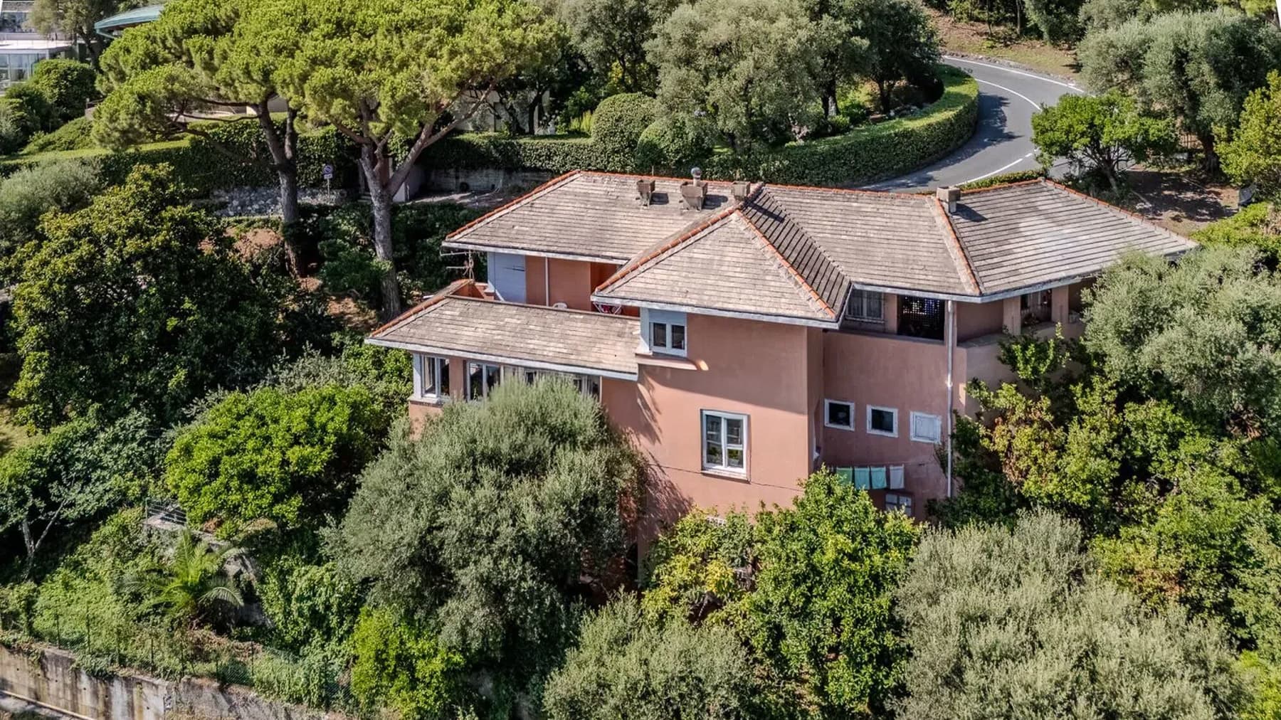 Villa indipendente con giardino ad Arenzano