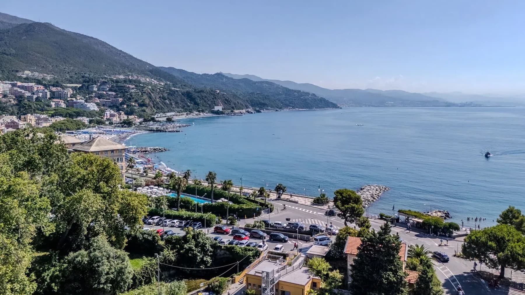Villa indipendente con giardino ad Arenzano