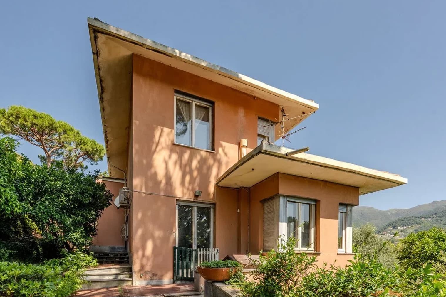 Villa indipendente con giardino ad Arenzano