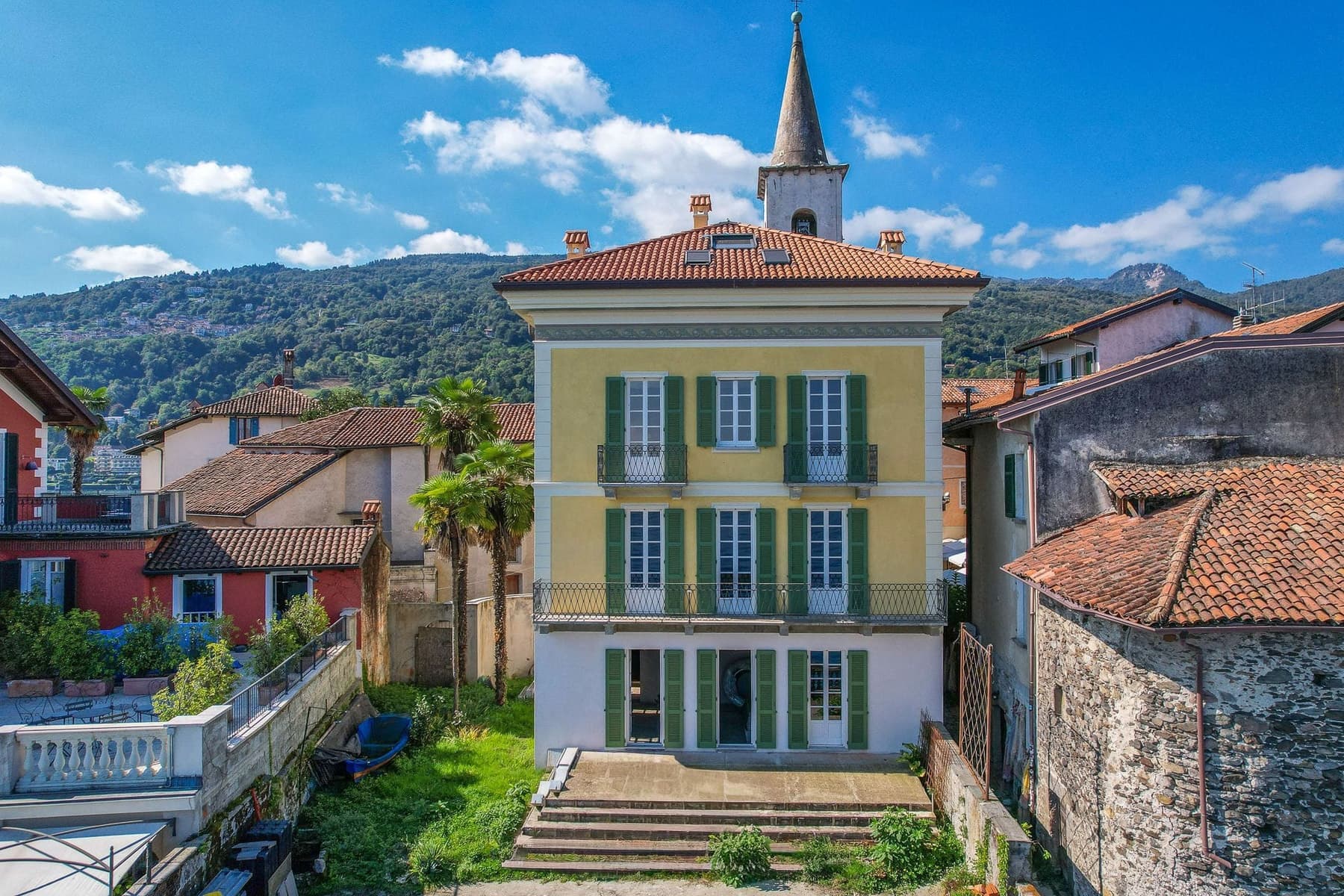Palazzo unico sull'Isola dei Pescatori, Lago Maggiore