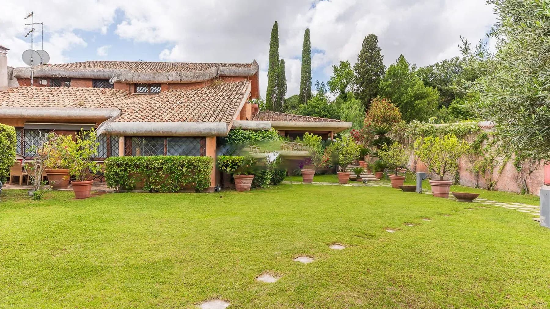 Elegant Villa in Rome, Lazio