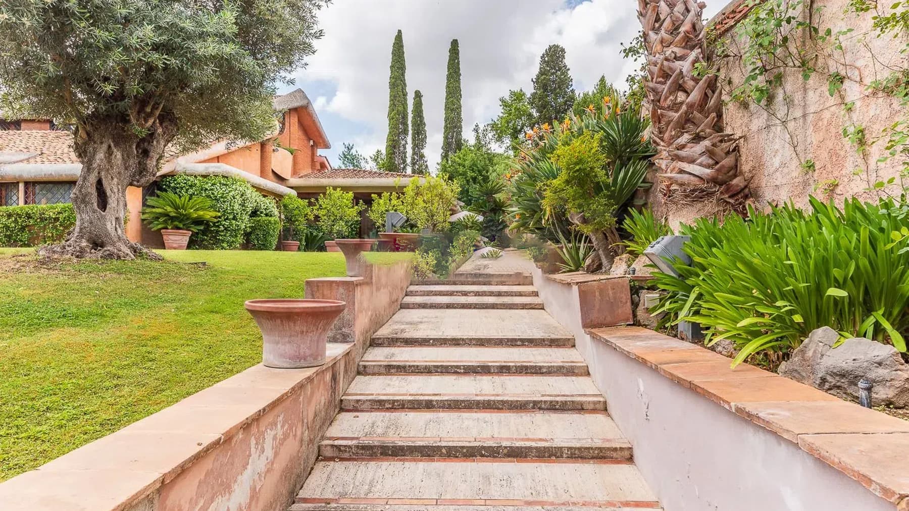 Elegant Villa in Rome, Lazio
