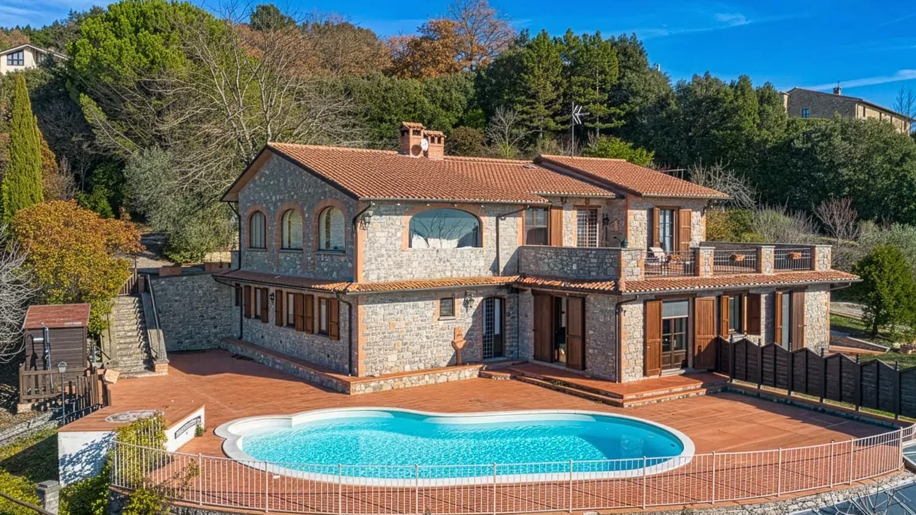 Casale a Gosparini con vista sul Lago Trasimeno, Umbria