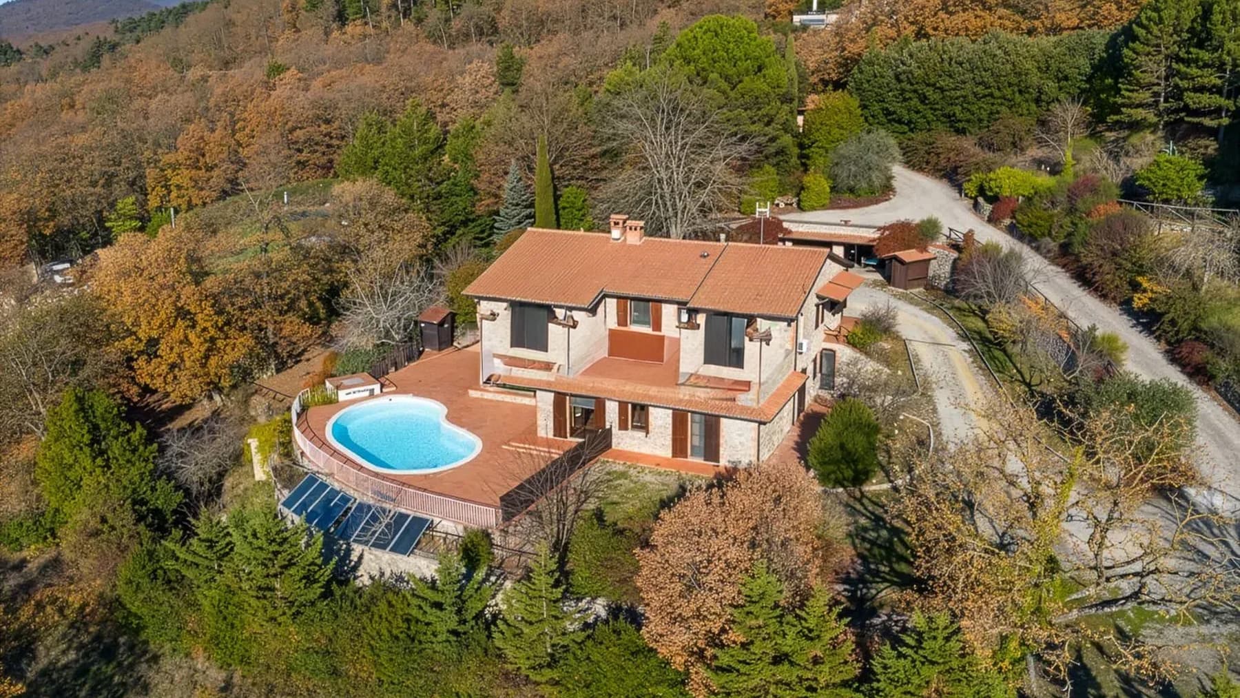 Casale a Gosparini con vista sul Lago Trasimeno, Umbria