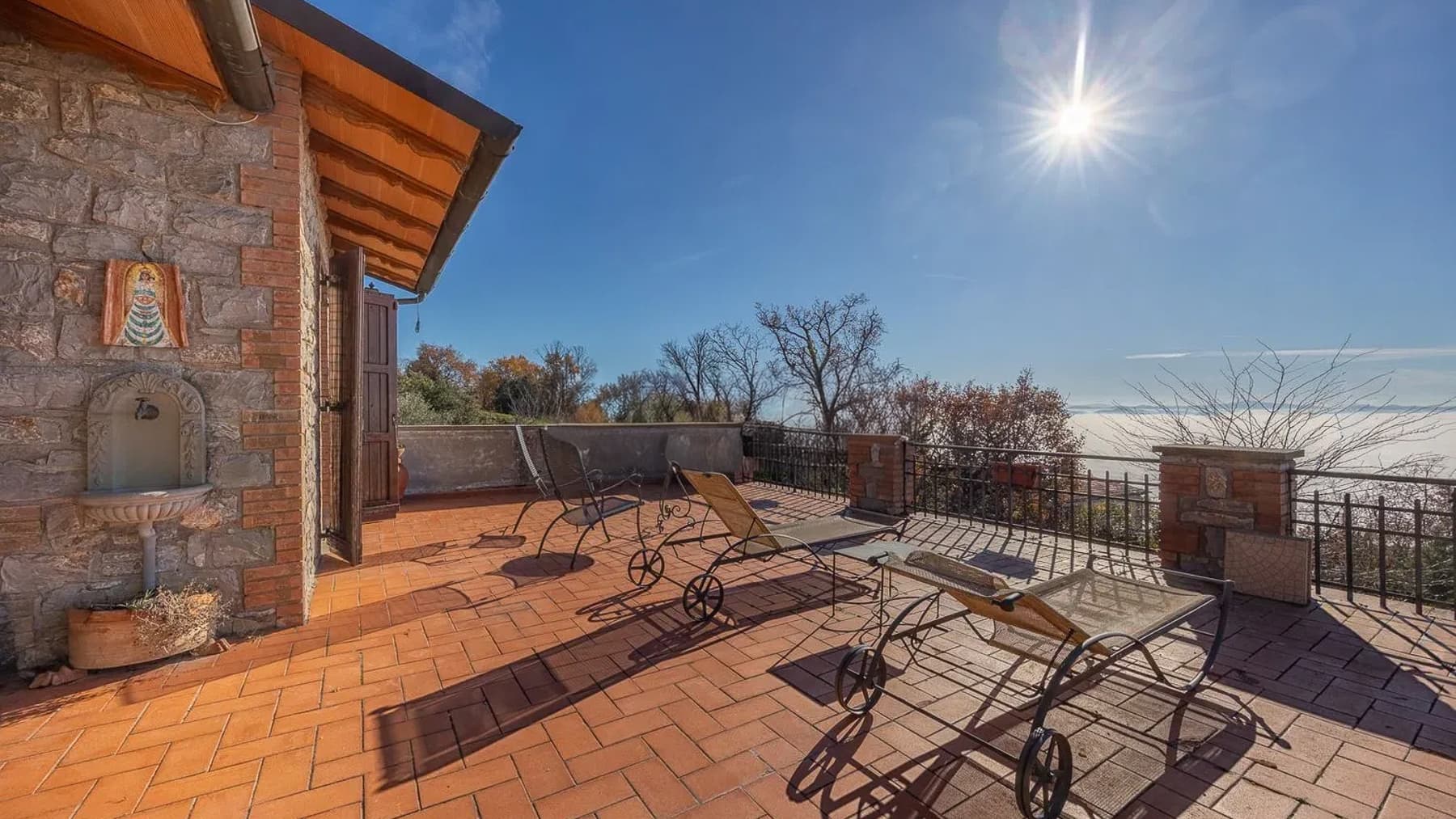 Casale a Gosparini con vista sul Lago Trasimeno, Umbria