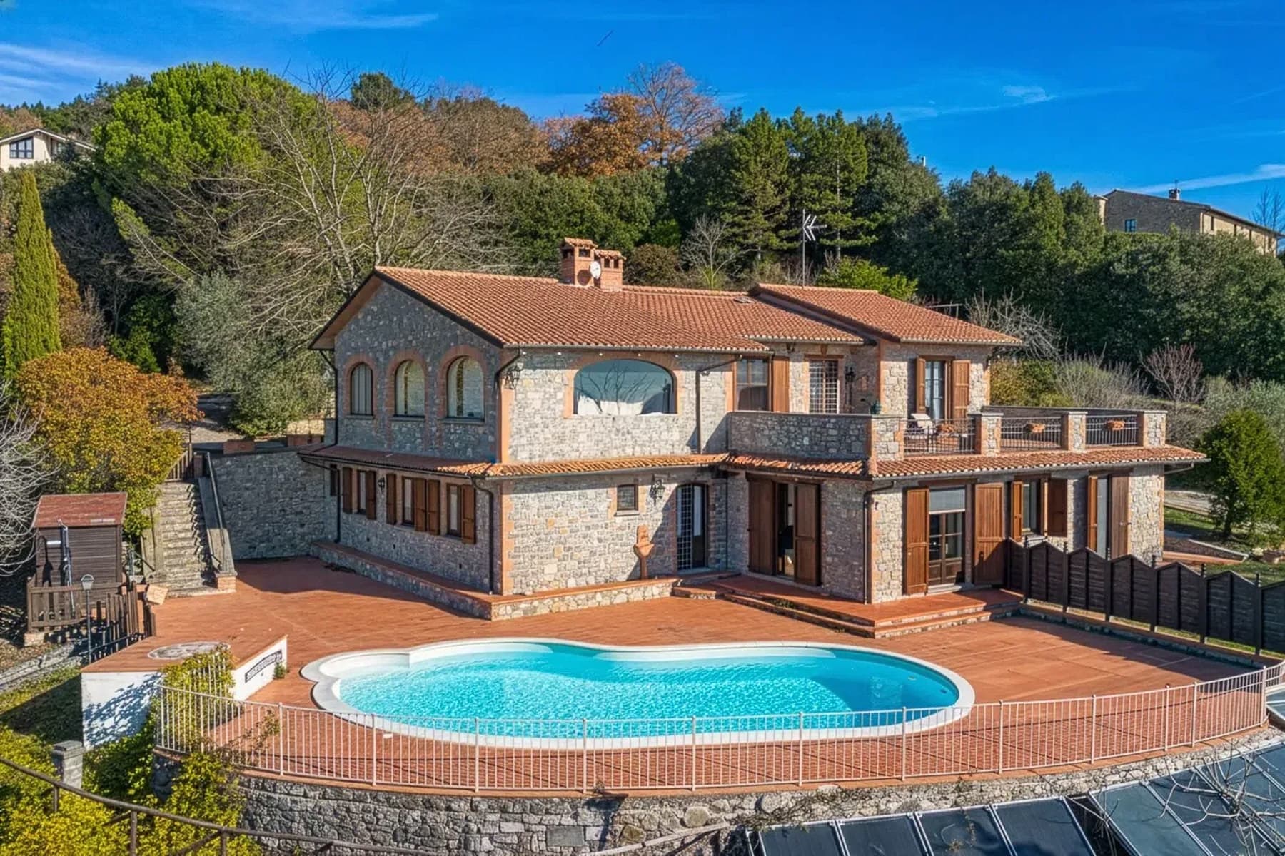 Casale a Gosparini con vista sul Lago Trasimeno, Umbria