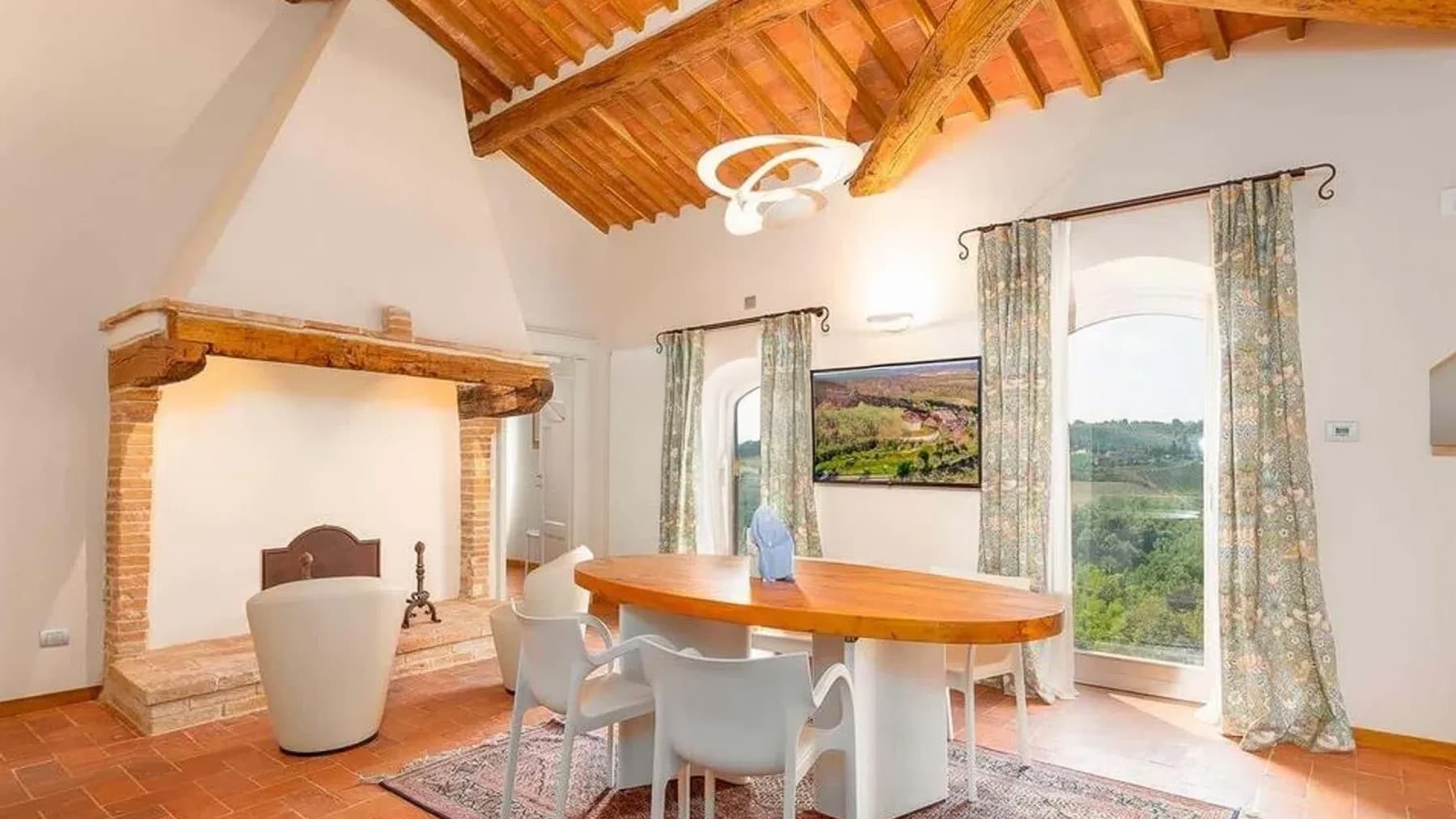 Casale panoramico a San Gimignano, cuore della Toscana
