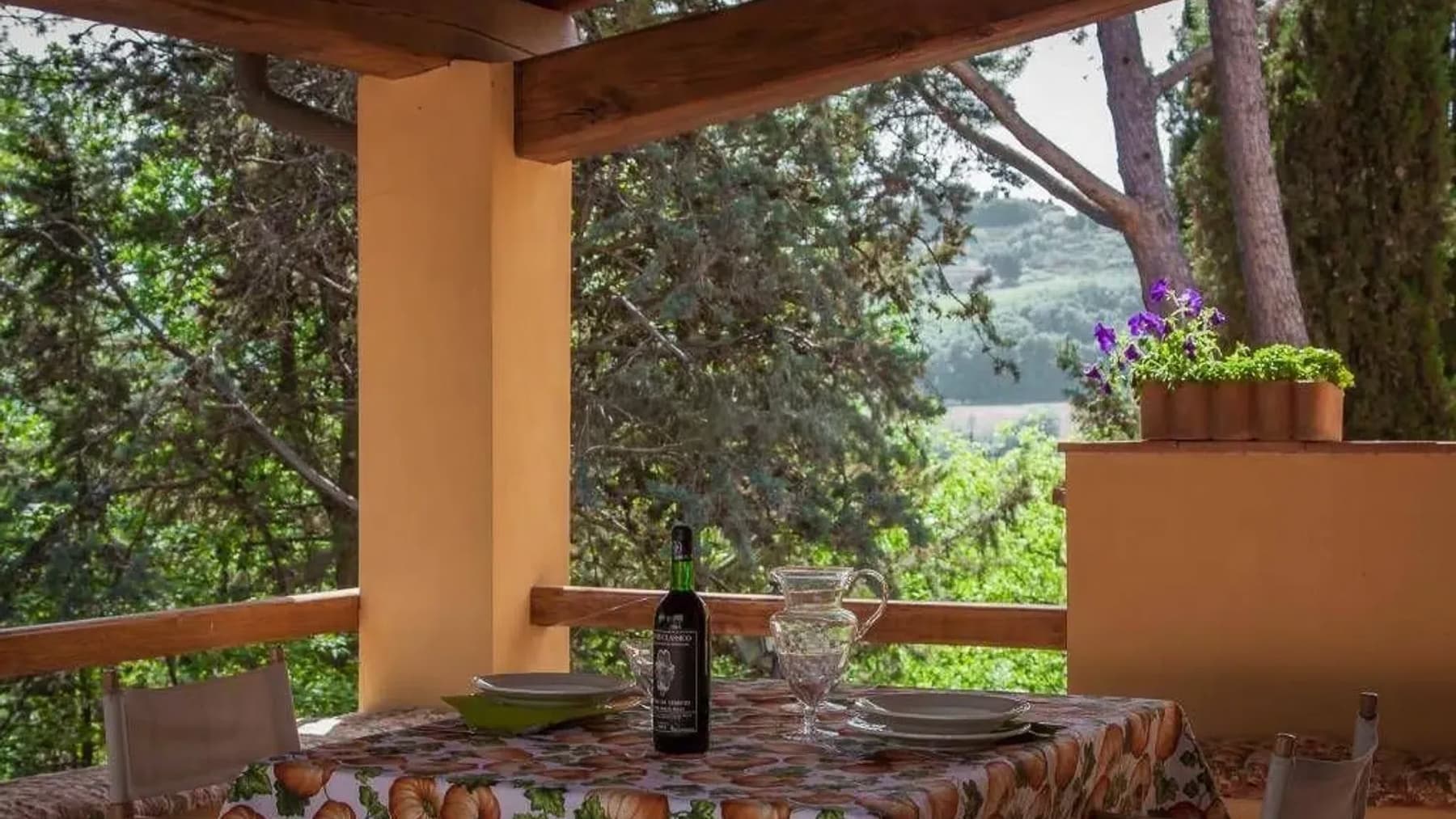 Villa immersa nel verde a Montespertoli, Toscana